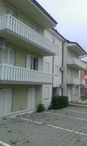 Apartments by the sea Povljana, Pag - 14101